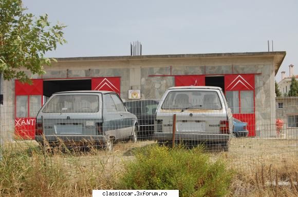 din grecia - parcate in parcarea unui service Citroen - Din lumea larga