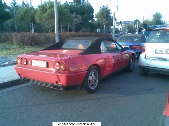 din grecia - in trafic un Ferarri Mondial - Din lumea larga
