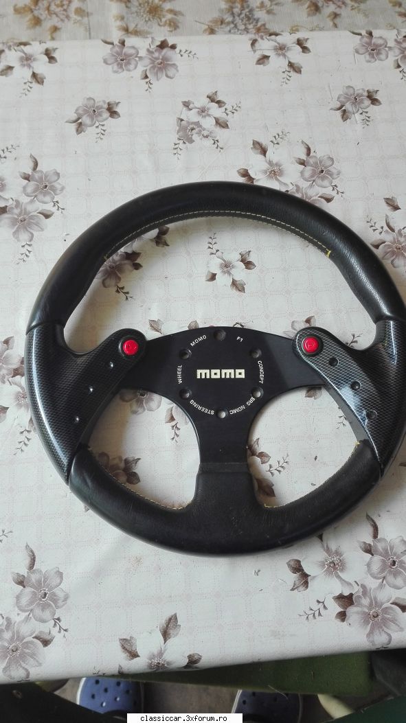 din pivnita lui bogtor - volan sport, folosit, cu mici incidente, invelit - Vanzari  piese si accesorii