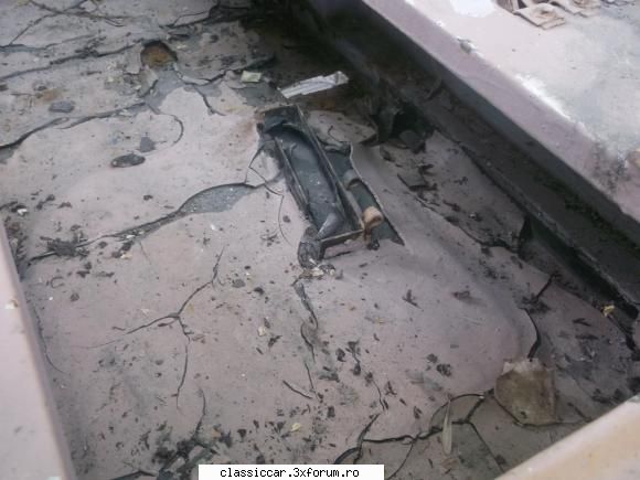 dkw munga - In cutia de sub scaune este lipit ceva bitum care - Prezentare masini