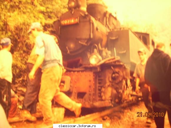 drezina improvizata - aici dupa cativa km , locomotiva a cazut de pe - Am vazut prin Romania