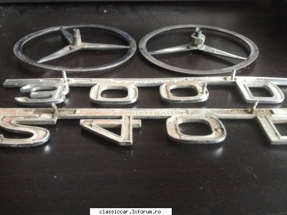 embleme mercedes 240 D si 300 D - un piciorus de la 240D este rupt - Vanzari  piese si accesorii