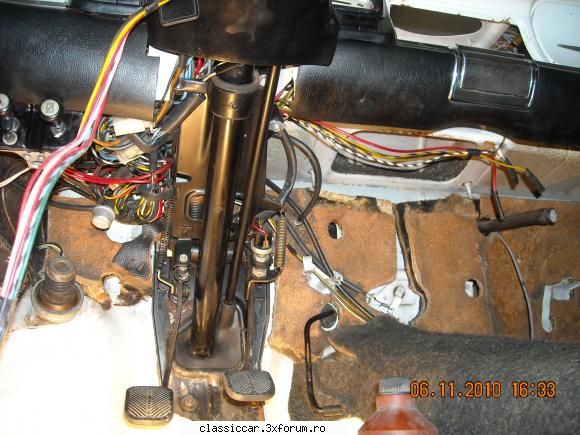 fiat 1300 din 64 - partea de sub bord , priviti ce impecabil arata - Prezentare masini