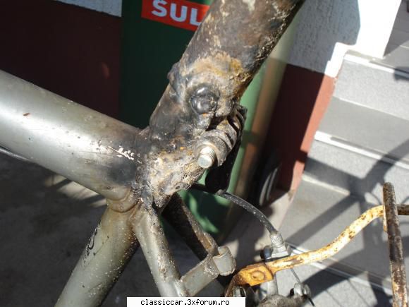 groaznic - eu, unul nu m-as siu pe asa ceva - Prezentare motociclete, motorete si biciclete de colectie
