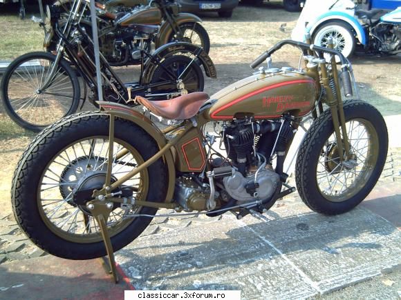 imagini cu motociclete clasice - Iara si cateva din motocicletele expuse la imola - Classicopedia