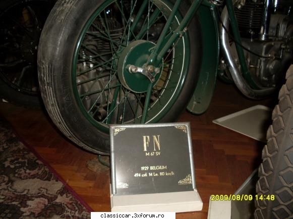 imagini cu motociclete clasice - Fiecare are o tablita cu datele de identificare - Classicopedia