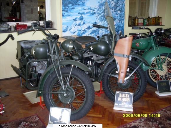 imagini cu motociclete clasice - Este o cladire mare lipit cu casa si acolo are - Classicopedia