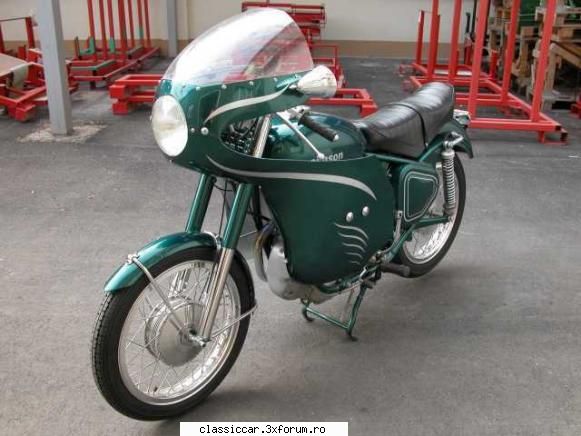 imagini cu motociclete clasice - un Simson 425 S cu carena din fabrica - Classicopedia