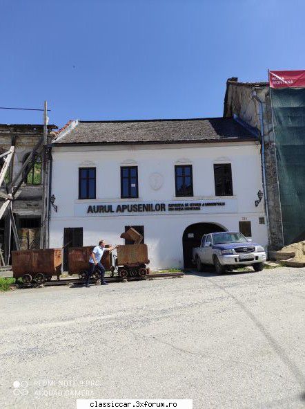 in zona - io nu inteleg de ce intoarce pozele ??? - Drumetii prin Mioritic