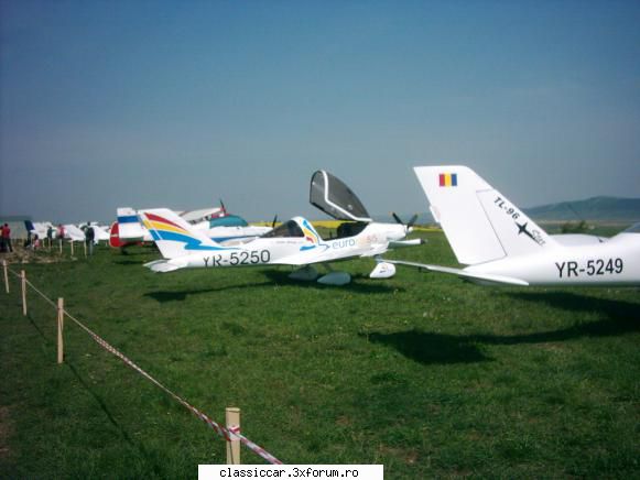 intrunire lac Luncani - La noi traditie este sa facem poze si cu capote - Arhiva evenimente 2011