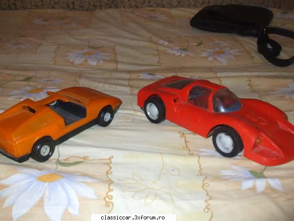 jucarii romanesti de inainte de 89 - Porsche rosu cred , si un Mercedes portocaliu :D - Modelism si machetute