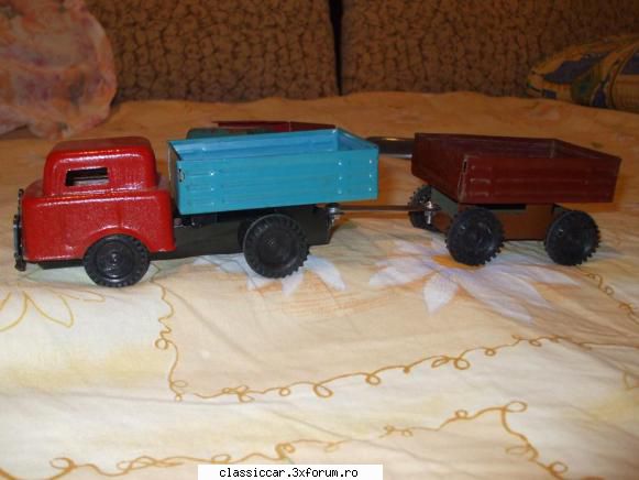jucarii romanesti de inainte de 89 - Camion la vopsea originala , in stare - Modelism si machetute