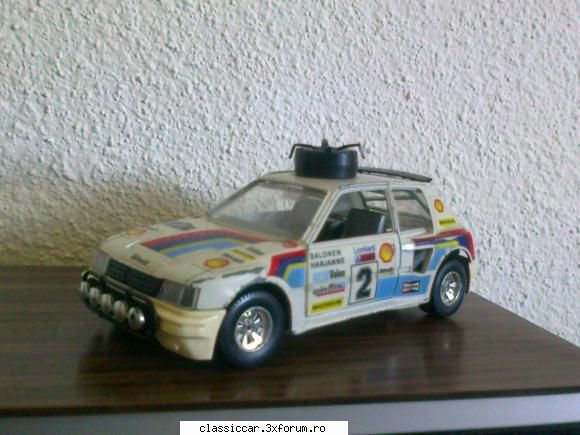 macheta peugeot si ferari - peugeot 205 turbo,burago,italia ,fier ,1/25 la 20 - Modelism si machetute