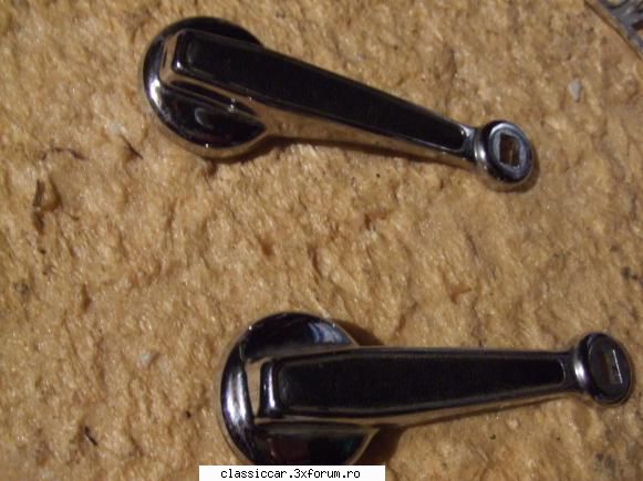manivele ford - vand 2 manivele ford am si rozetele care nu apar - Vanzari  piese si accesorii