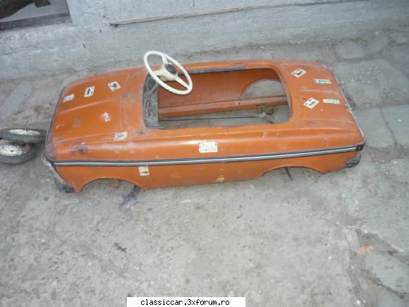 masinuta cu pedale moscwici - este o masinuta cu pedale ,vopsea originala - Vanzari-Cumparari biciclete