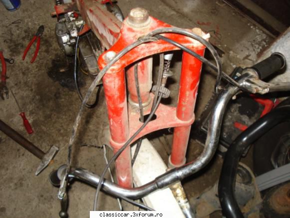minimobra 1981 bordo - demontare ghidon si furc� - Prezentare motociclete, motorete si biciclete de colectie
