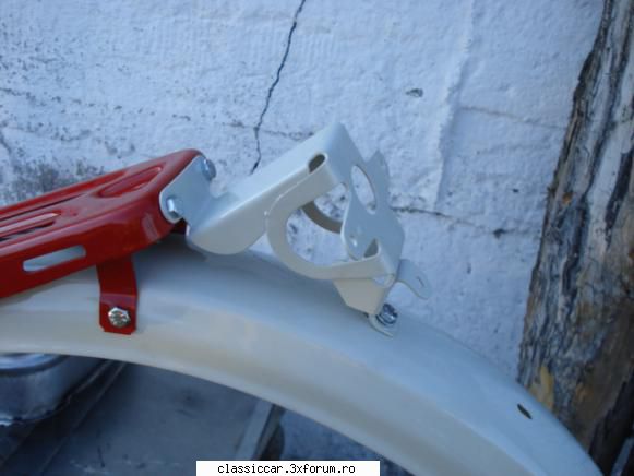 minimobra 1981 bordo - suportul l�mpii spate - Prezentare motociclete, motorete si biciclete de colectie