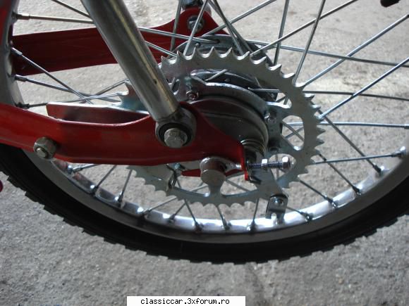 minimobra 1981 bordo - detaliu roat spate - Prezentare motociclete, motorete si biciclete de colectie