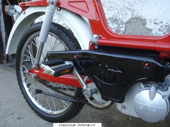 minimobra 1981 bordo - mai aproape cu sigla m�rcii - Prezentare motociclete, motorete si biciclete de colectie