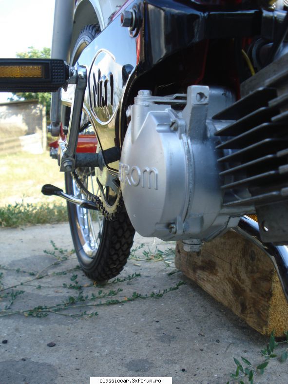 minimobra 1981 bordo - si ap�r�toarea de tabl� cu - Prezentare motociclete, motorete si biciclete de colectie