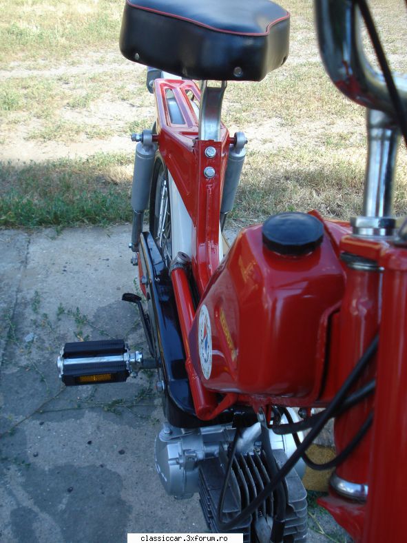 minimobra 1981 bordo - detaliu in finish cu pompa - Prezentare motociclete, motorete si biciclete de colectie