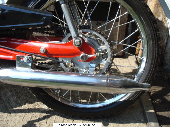 minimobra 1981 bordo - si una cu esapamentul - Prezentare motociclete, motorete si biciclete de colectie