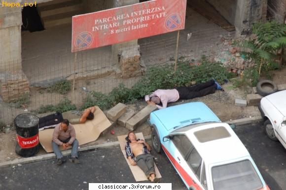 o foto... - Sau poti sa stai? - Coltul vesel