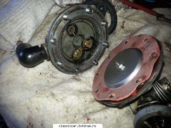 pompa de benzina volga m24 - apoi am pus altfel de membrana sunt de fapt 4 - Coltul Tehnic