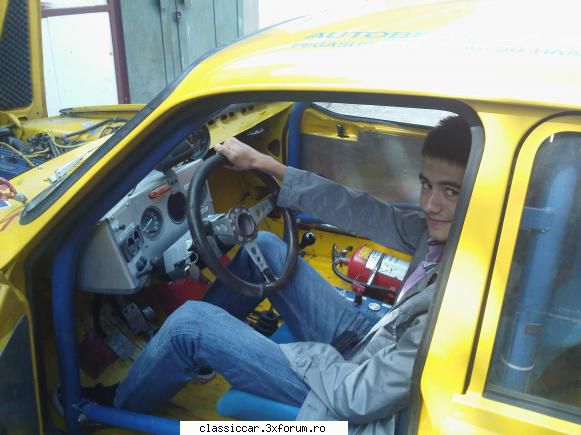 poze cu forumistii classiccar - eu impreuna cu dacia 1300 si un renault 12 - Prezentare forumisti