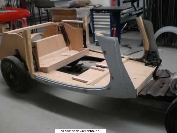 reconditionare IFA F8 Cabrio - Lemnele astea fiind niste stalpi de - Reconditionari si Restaurari
