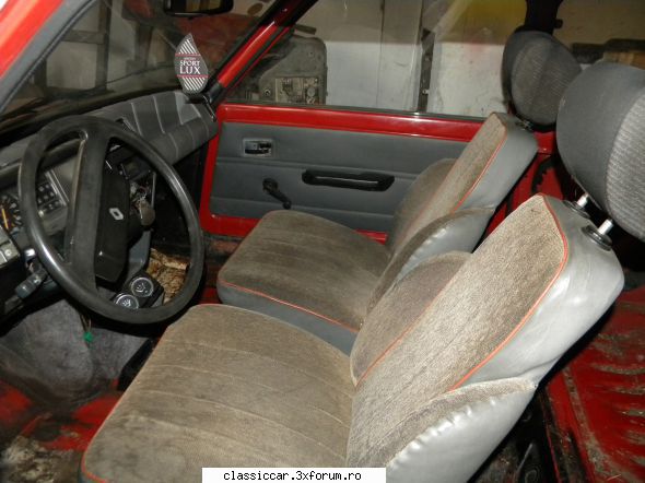 renault 5 - scaune in stare OK, trebuiesc doar curatate - Prezentare masini