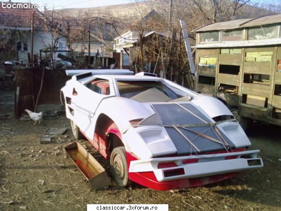 roman cu idei si cap - Un Lamborghini Countach "clonat" in gospodaria - Coltul vesel