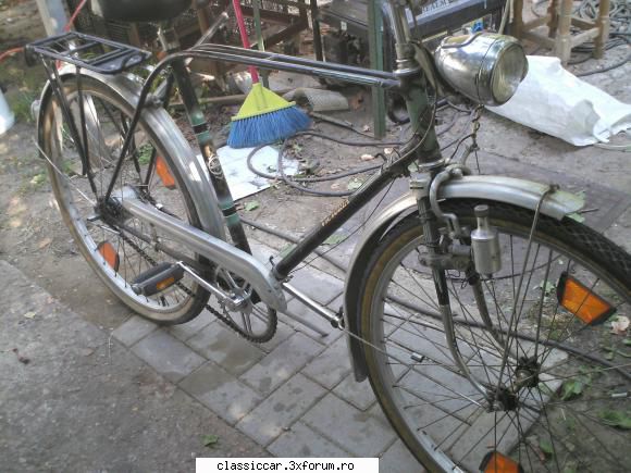 una neagra si una rosie. - autom - Prezentare motociclete, motorete si biciclete de colectie