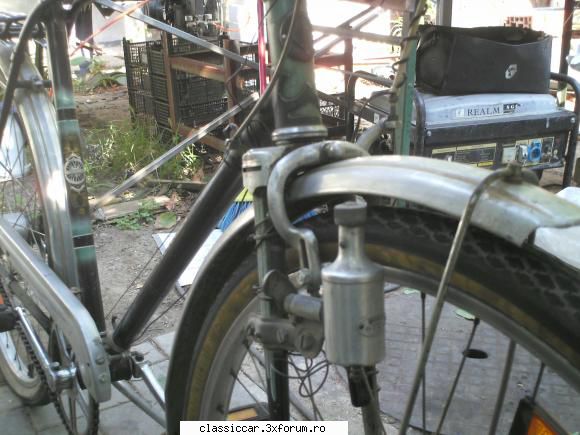 una neagra si una rosie. - autom - Prezentare motociclete, motorete si biciclete de colectie