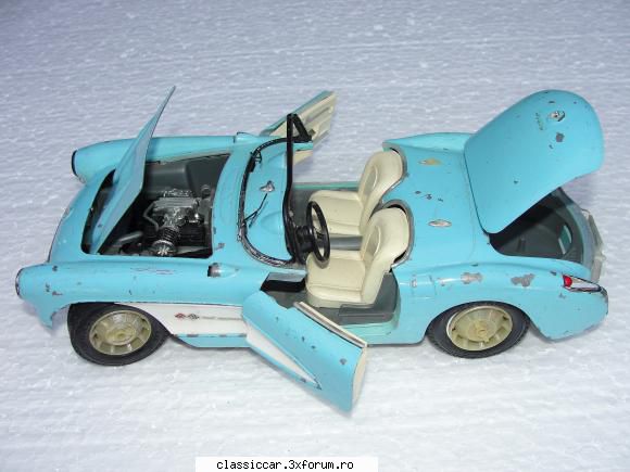 vand - Adaug un Chevrolete Corvette(Burago),scala - Modelism si machetute