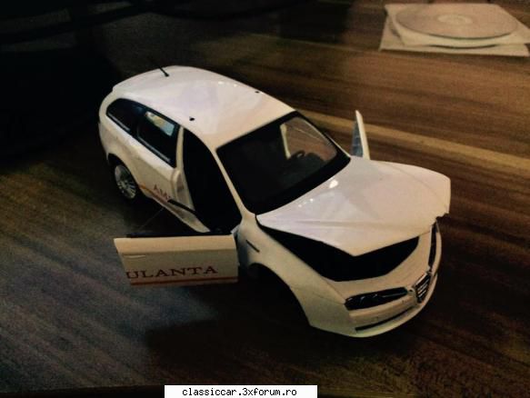 vand machete - Alfa Romeo Sportwagen 1/24 Mondo motors, cu - Modelism si machetute