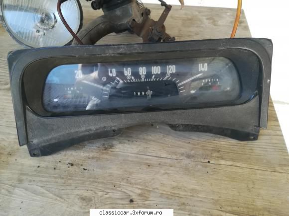 vand piese de Skoda 1000mb - carburator 100 de lei far dreapta 30 de lei - Vanzari  piese si accesorii