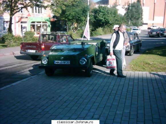 vw 181 ,alintat kubelwagen . - Masina este parcat in fata prefecturii din BM - Prezentare masini