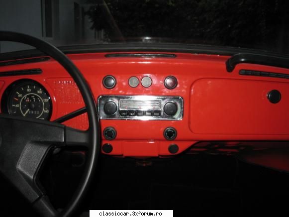 vw typ1 1300 - O poza cu bordul si radioul. Volanul este cel - Prezentare masini